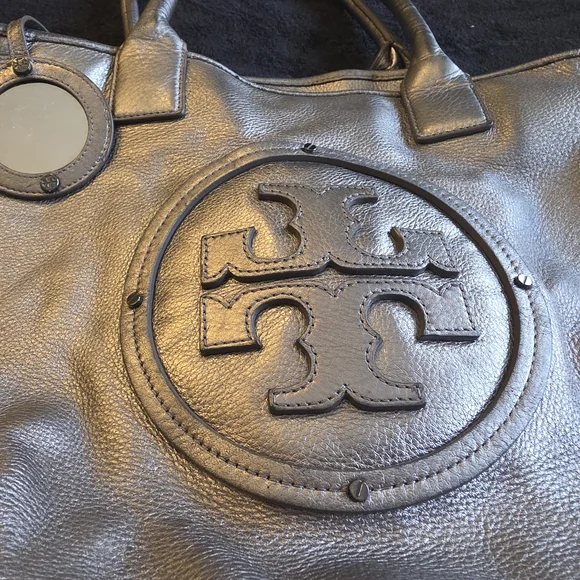 Tory Burch Metallic Silver Shoulder Bag Perfect Condition In/Out - Picture 2 of 7